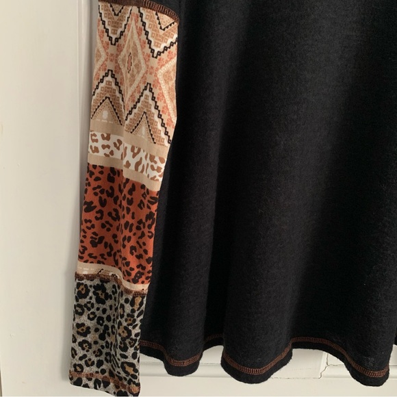 Ces femme colorblock animal print long sleeve top, lightweight fleece-y fabric - Picture 5 of 16